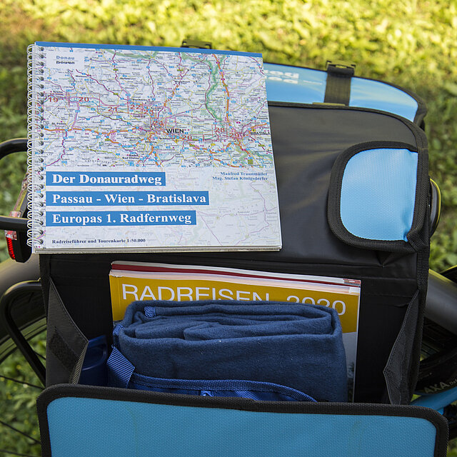 W_Räder_Zubehör_Satteltasche mit Radbuch.jpg