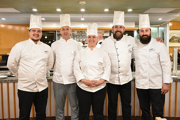 Küchencrew MS Primadonna