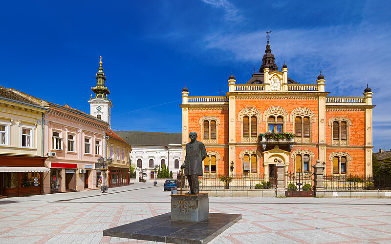 Hauptplatz von Novi Sad mit Rathaus