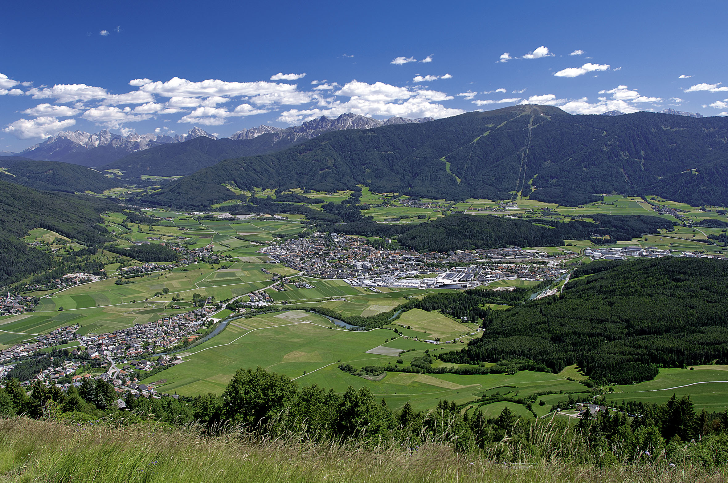 Bruneck Ortsansicht - Aktivurlaub Südtirol 