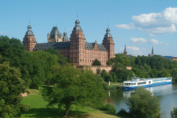 Schloss Johannisburg am Mainradweg